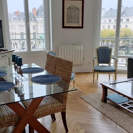 Appartement F3 Au Balcon De La Place Du Martroi Orléans Exteriör bild