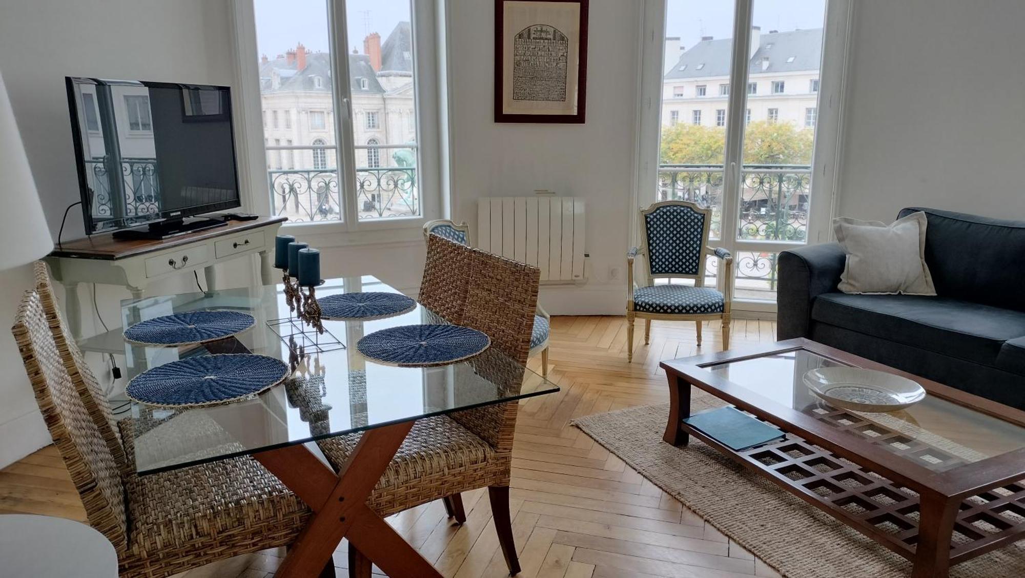 Appartement F3 Au Balcon De La Place Du Martroi Orléans Exteriör bild