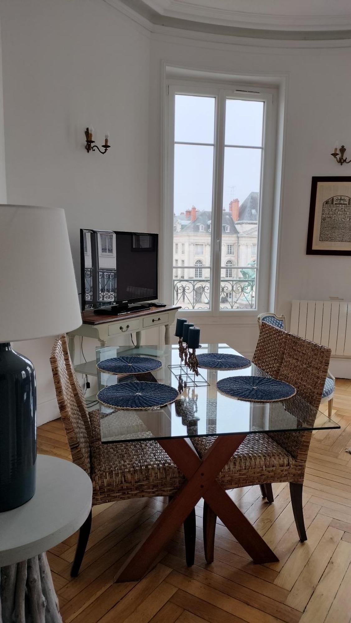 Appartement F3 Au Balcon De La Place Du Martroi Orléans Exteriör bild